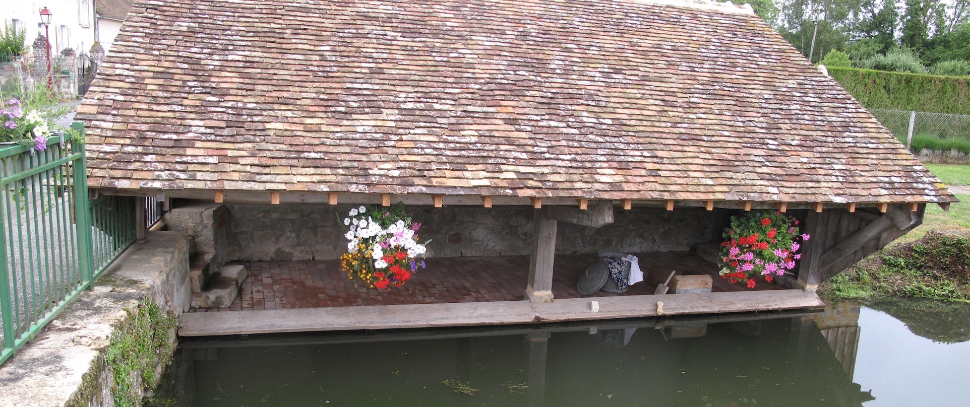 Lavoir fleuri de Saint-Georges-du-Rosay 