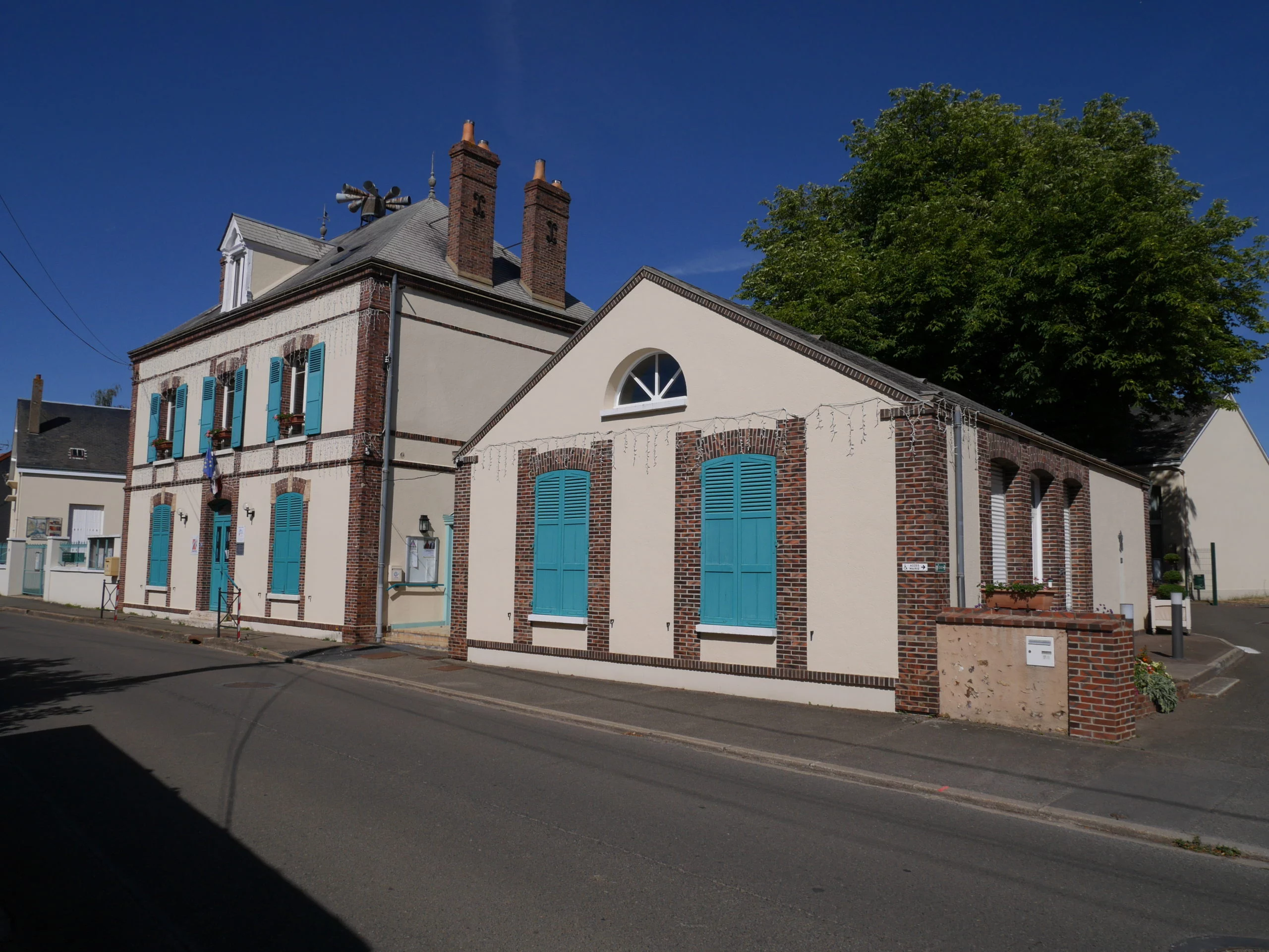 Façade de la mairie d’Amilly, en Eure-et-Loir 